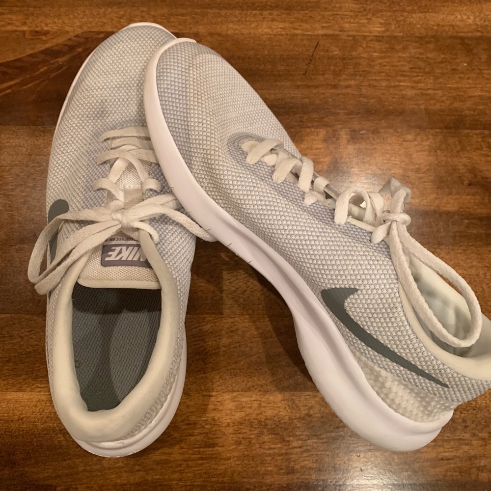 Nike tennis shoes